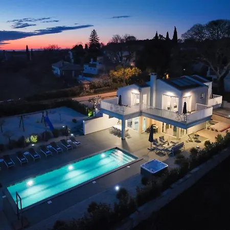 Villa Family Oasis Belladonna